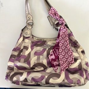 Coach Madison Maggie Hobo Bag with ⭐️BONUS⭐️ bag scarf!